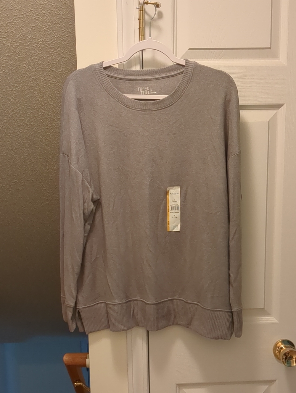 Time and Tru Women's Crewneck Tunic Sweater in Light Gray
